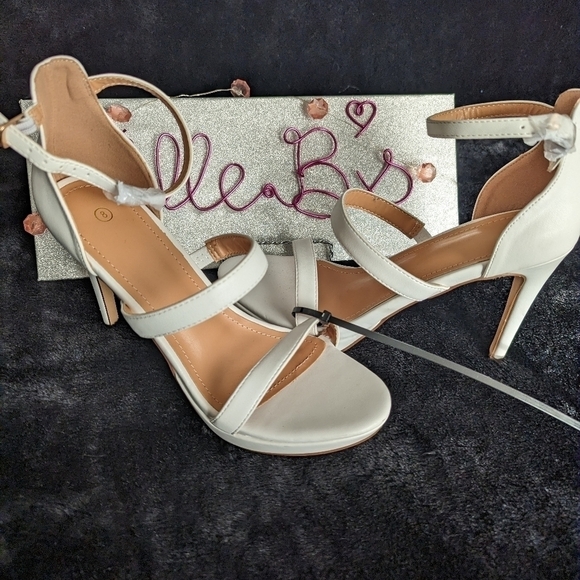 White High Heels - Picture 5 of 5